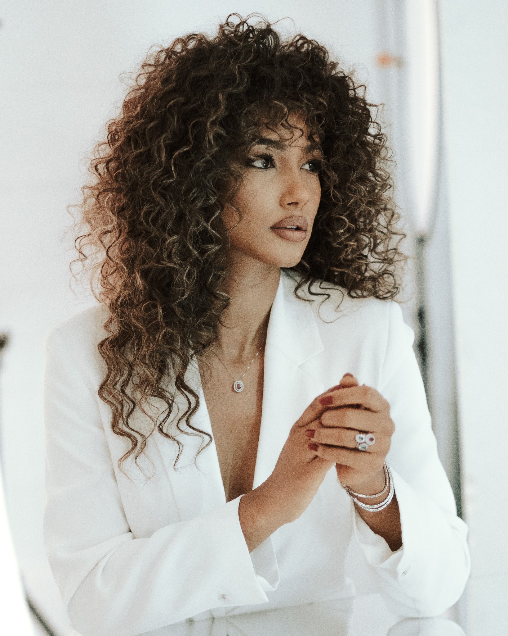 Basta un gioiello luminoso per stravolgere il tuo outfit.
#LELUNE #lelunegioielli #gioiellidonna #madeinitalyjewels #gioielli #madeinitaly #italy #spring