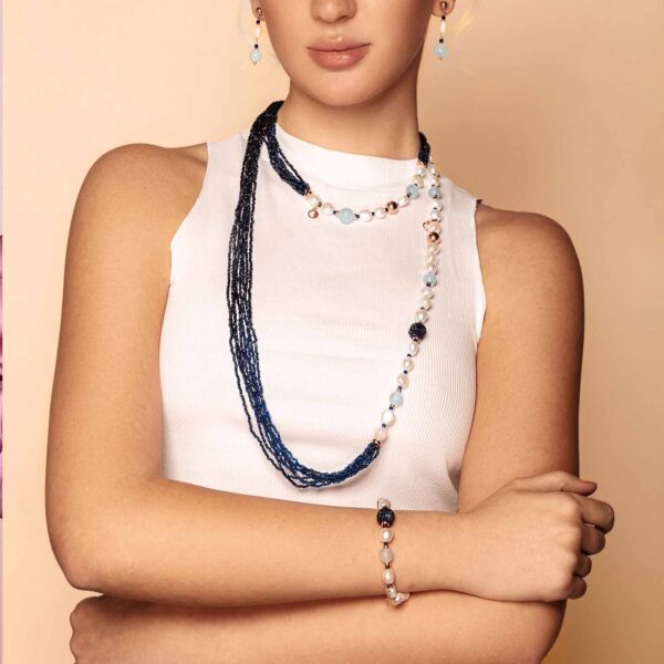 Bracciale con perle d’acqua dolce, argento rosa, spinello blu e giada azzurra